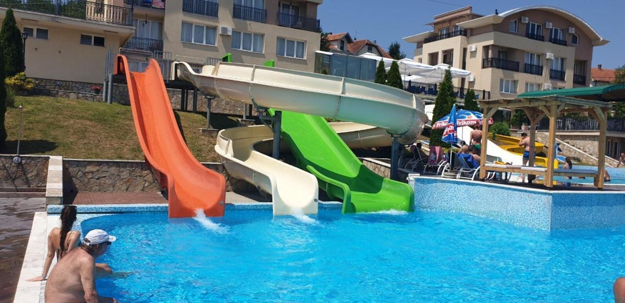 Sunny Hill Apartments & Aqua Park Врнячка-Баня Экстерьер фото