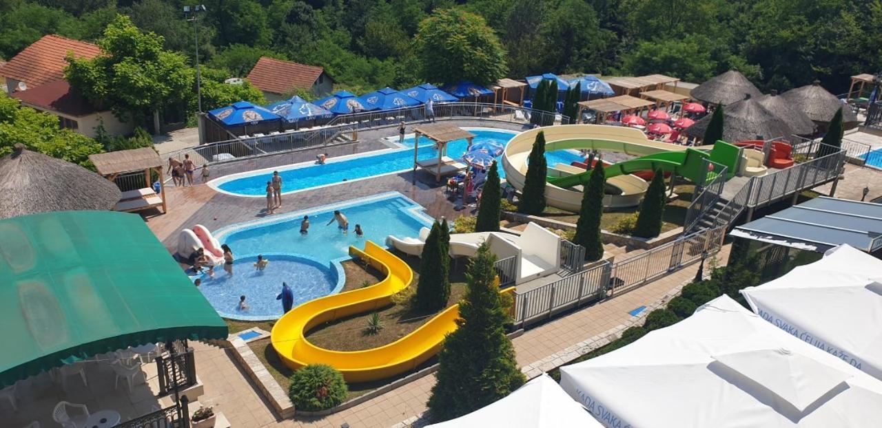Sunny Hill Apartments & Aqua Park Врнячка-Баня Экстерьер фото