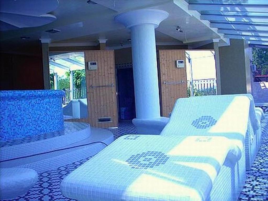Sunny Hill Apartments & Aqua Park Врнячка-Баня Экстерьер фото