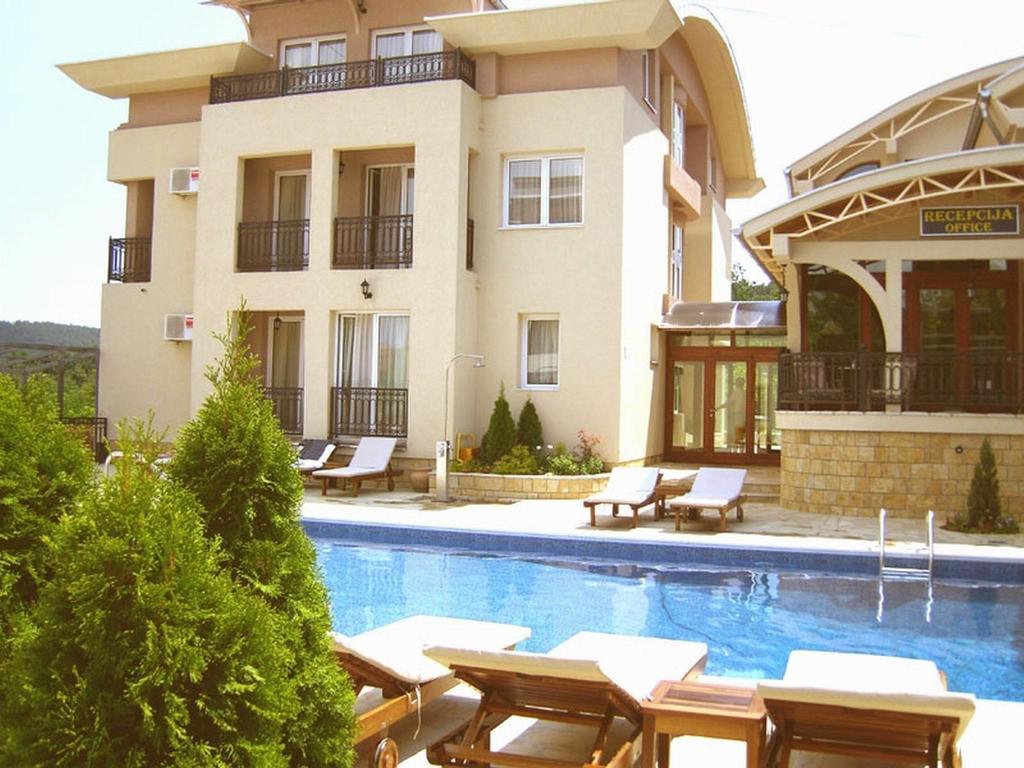 Sunny Hill Apartments & Aqua Park Врнячка-Баня Экстерьер фото