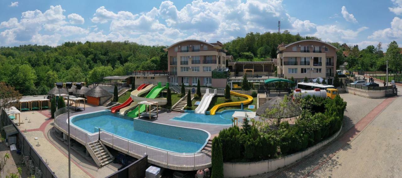 Sunny Hill Apartments & Aqua Park Врнячка-Баня Экстерьер фото