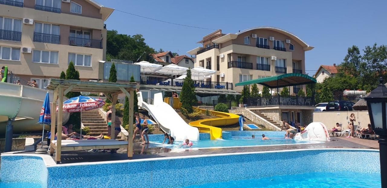 Sunny Hill Apartments & Aqua Park Врнячка-Баня Экстерьер фото